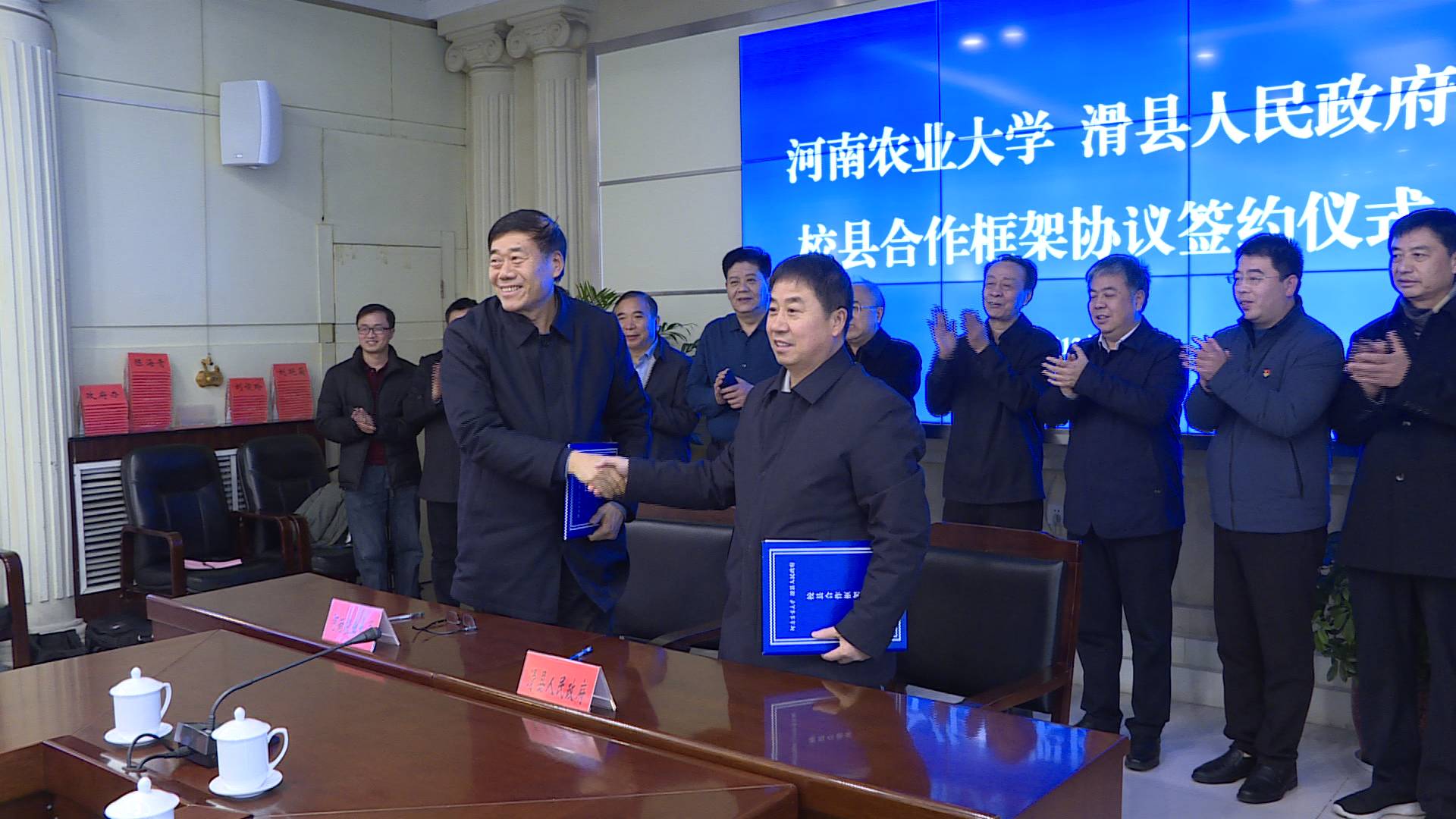 县委书记陈忠,县领导牛晓峰,郑进武,赵继芳,宋培哲参加活动
