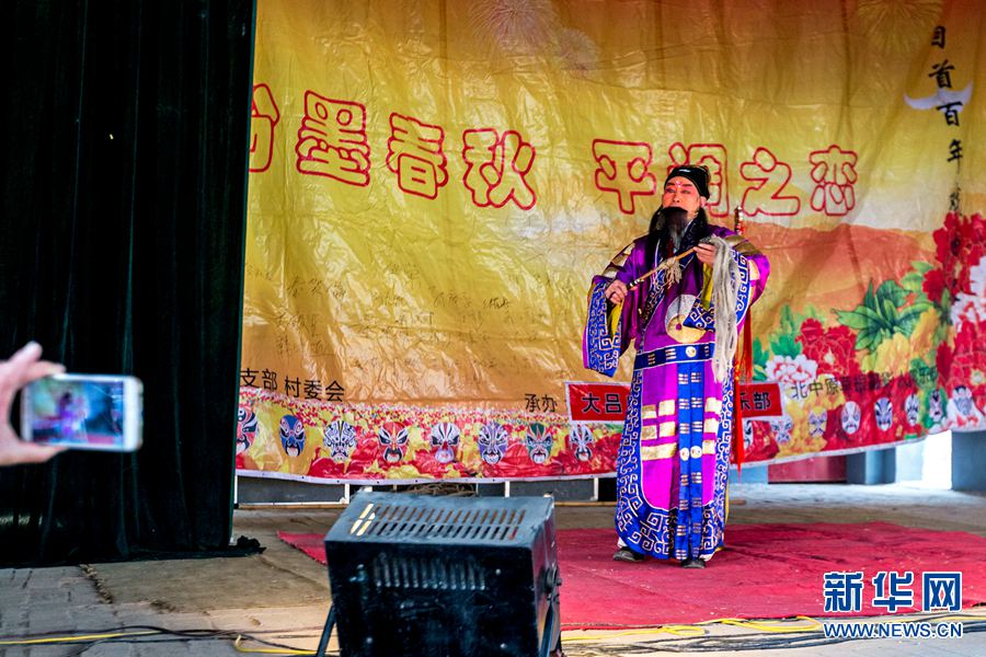 河南滑县：“戏窝子”戏迷迎新春